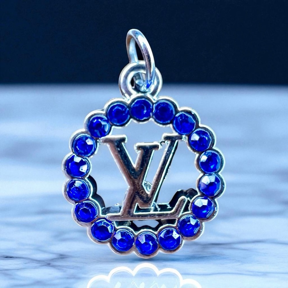 Louis Vuitton Authentic Silver Crystal Necklace Pendant for Necklace - Picture 2 of 15
